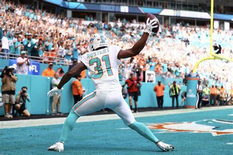 Raheem Mostert Returns to Miami Dolphins .